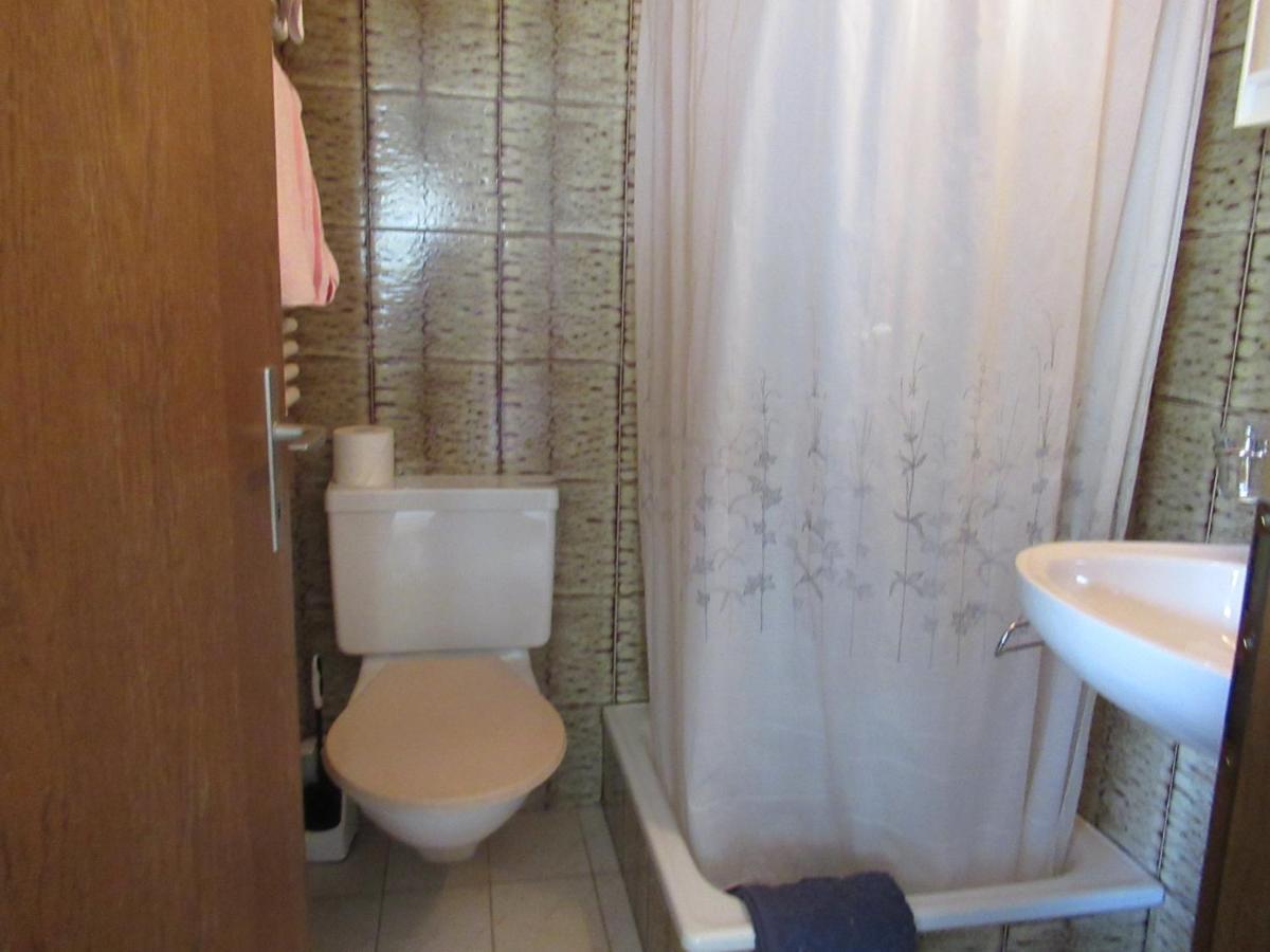 Free Cable Car & Bus In The Summer Haus L'Oree Saas-Grund Room photo