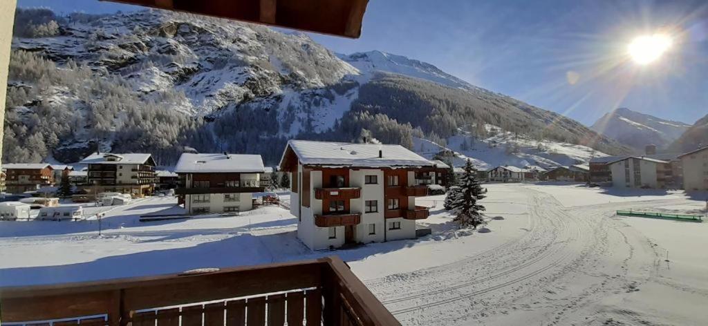 Free Cable Car & Bus In The Summer Haus L'Oree Saas-Grund Exterior photo