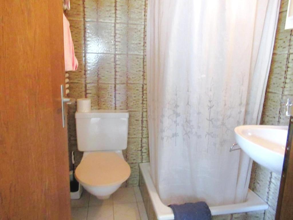 Free Cable Car & Bus In The Summer Haus L'Oree Saas-Grund Room photo